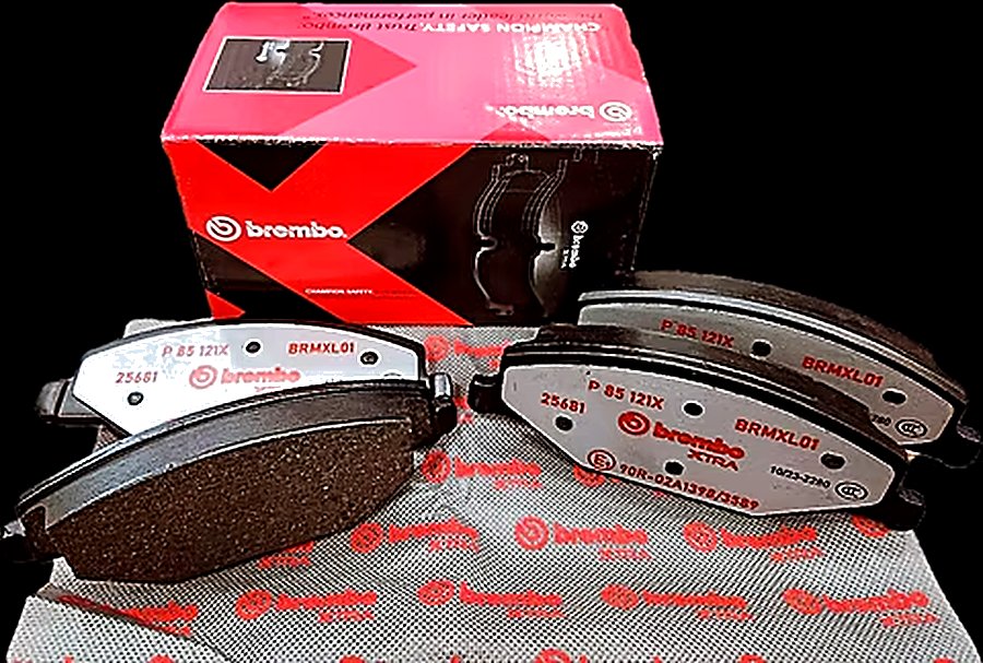 BREMBO brake pad kit